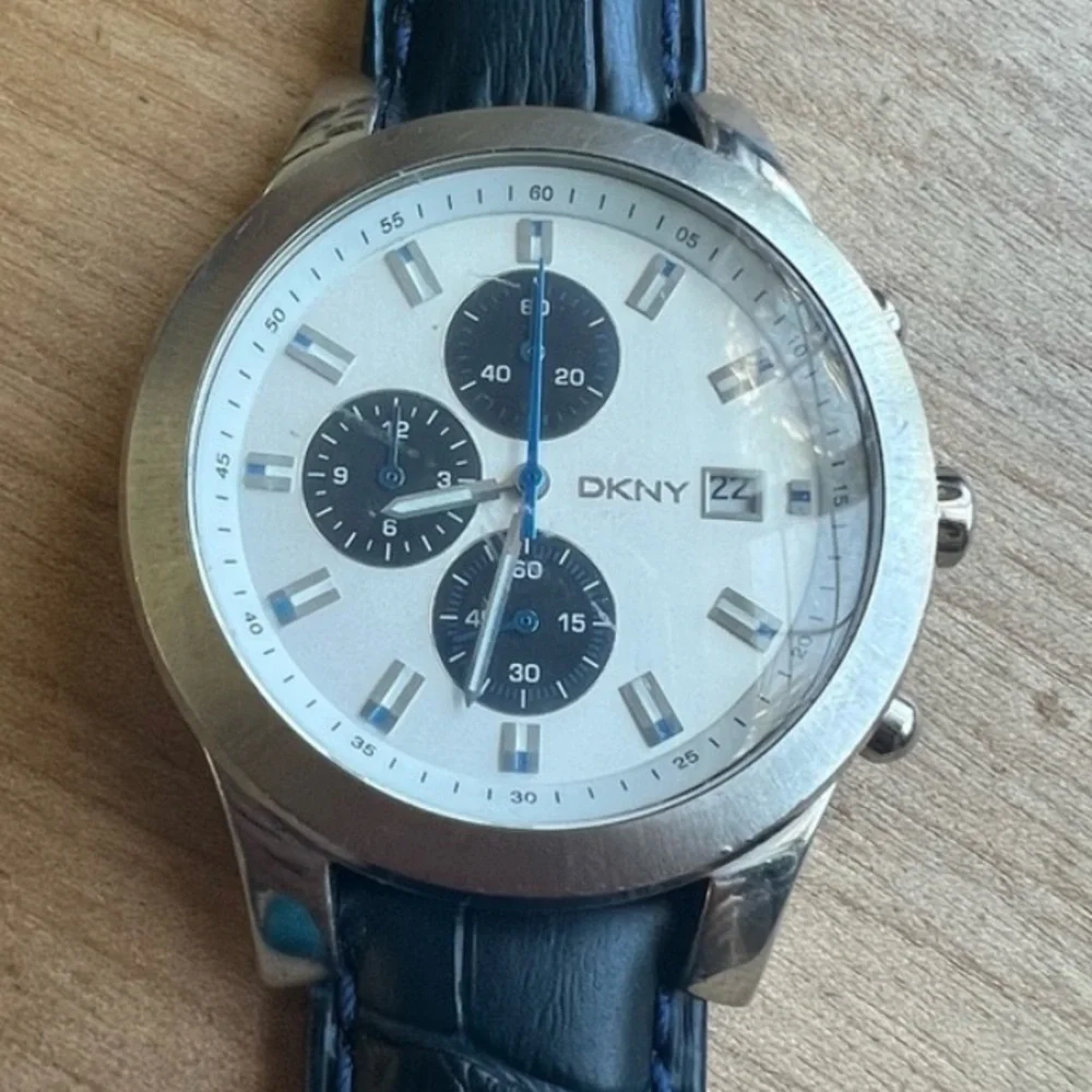 DKNY mens silver tone blue leather dress watch NEW BATTERY